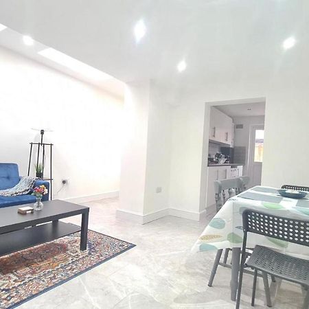 Spacious Room In Manor Park 伦敦 外观 照片