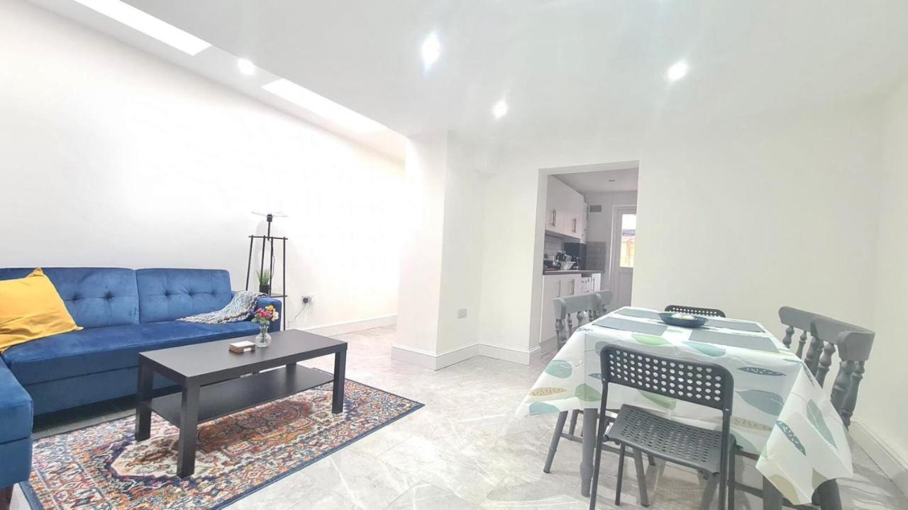 Spacious Room In Manor Park 伦敦 外观 照片