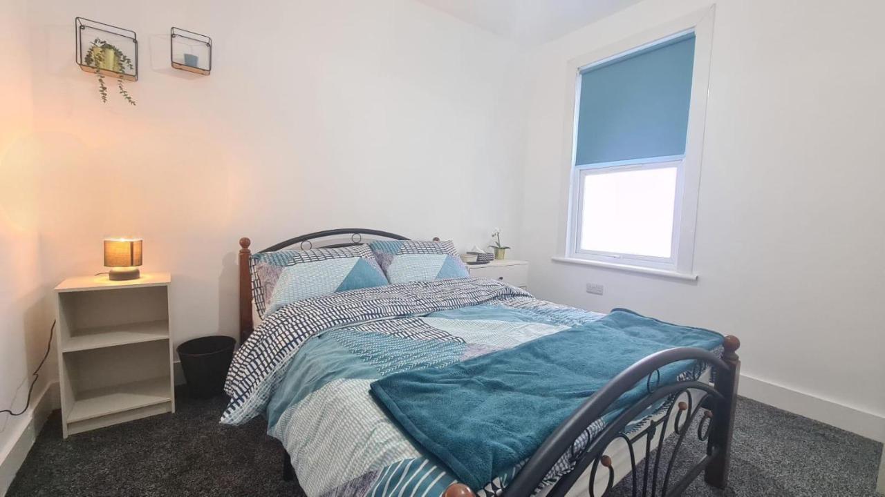Spacious Room In Manor Park 伦敦 外观 照片